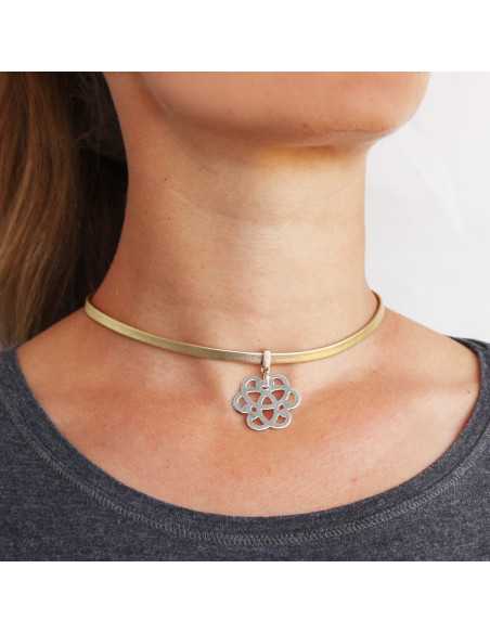 Petit pendentif rosace ajourée plaqué argent