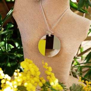 Round pendant necklace with geometric patterns buffalo horn