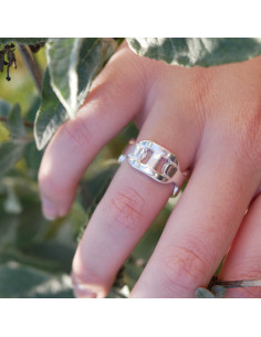 Bague ouverte constituée de mailles marine juxtaposées. 2