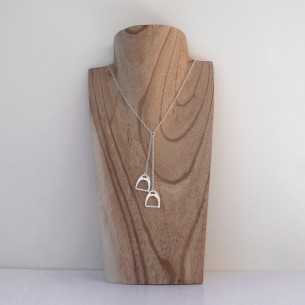 Stirrup mesh pendulum necklace