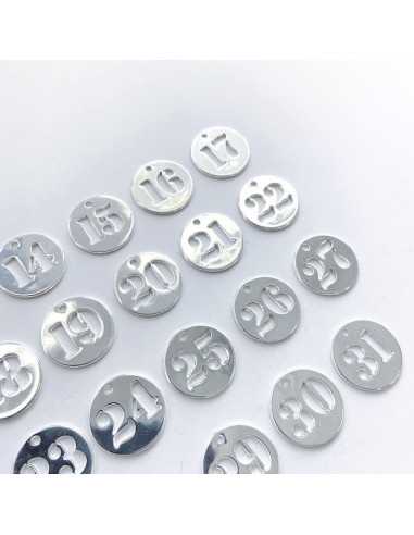 LOT / Pendentif médailles chiffres 16mm de 13 à 31, plaquées argent 10 microns