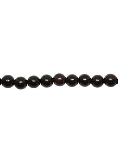 Collier Mala composé de 108 perles de bois de santal foncé.