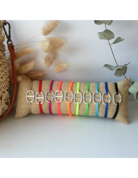 Coussin avec 10 bracelets cordons