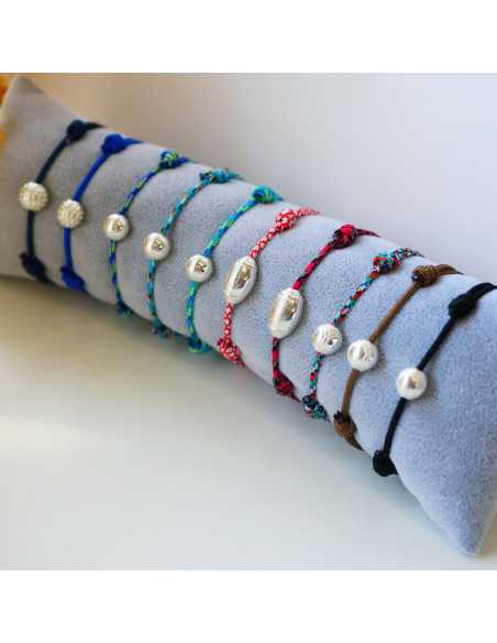 10 bracelets cordons et perles de sport