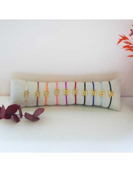 Coussin avec 10 bracelets cordon satiné et maille marine T2 doré