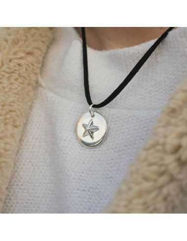 Pendentif médaille étoile en relief