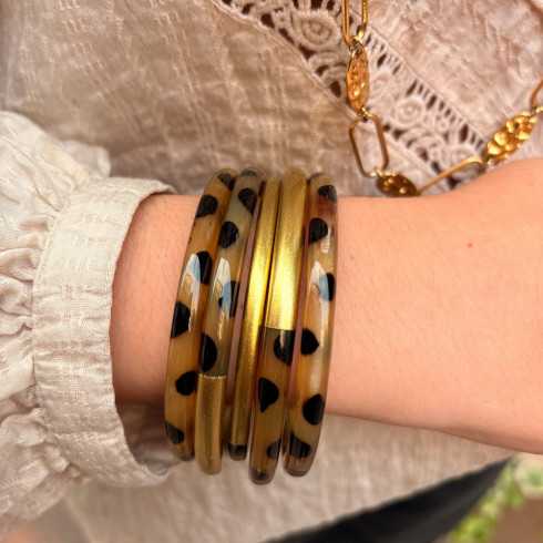 Jonc corne de buffle léopard panthère et laqué doré 6mm - Sucre et Cannelle grossiste en bijoux de corne de buffle