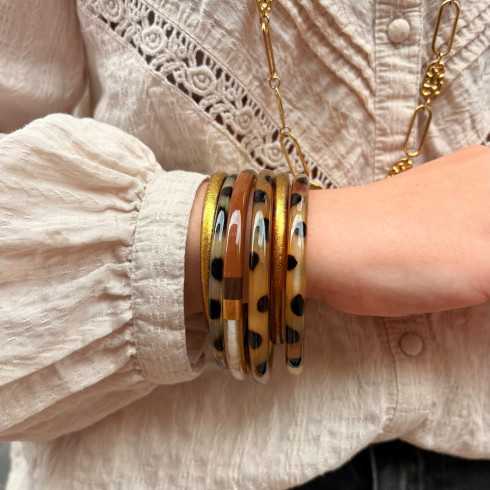 Jonc corne de buffle léopard panthère et laqué doré 6mm - Sucre et Cannelle grossiste en bijoux de corne de buffle