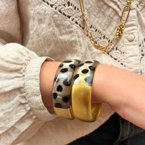Manchette large corne de buffle léopard panthère et laqué doré 20mm - Sucre et Cannelle grossiste en bijoux de corne de buffle