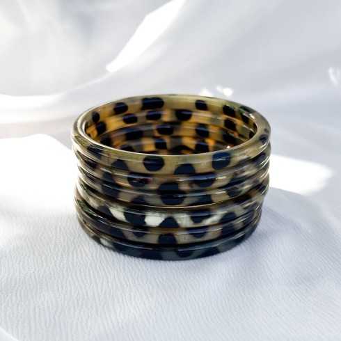 Jonc en corne de buffle léopard doré 6mm et 4mm par Sucre et Cannelle, spécialiste des bijoux en corne de buffle