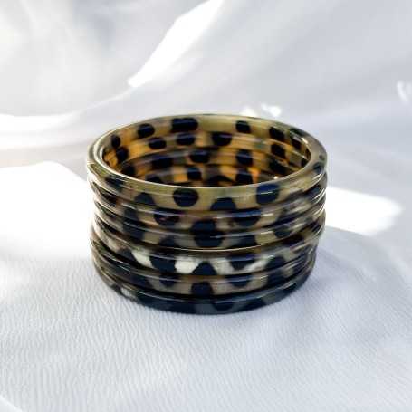 Jonc en corne de buffle léopard doré 6mm et 4mm par Sucre et Cannelle, spécialiste des bijoux en corne de buffle