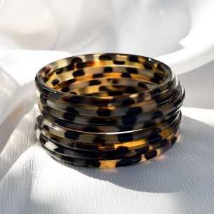 Jonc en corne de buffle léopard doré 6mm et 4mm par Sucre et Cannelle, spécialiste des bijoux en corne de buffle